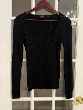 CYRUS Women’s Black Ribbed Scoop Neck Sweater Size L